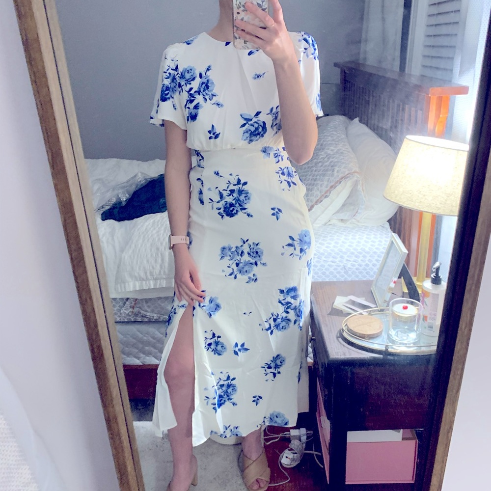 Size XS, NWT Sugarlips blue and white floral midi dress